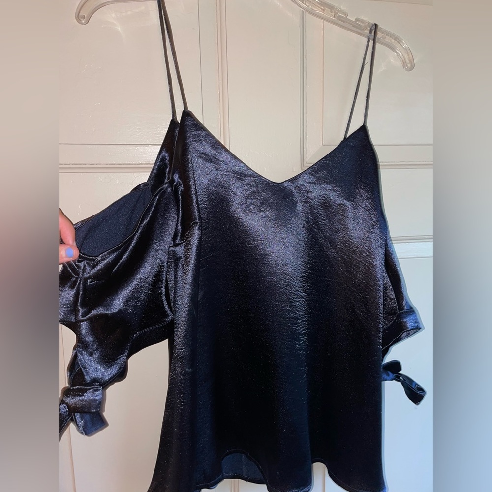Urban outfitters woman’s satin shirt. Size small. Worn once. Navy.